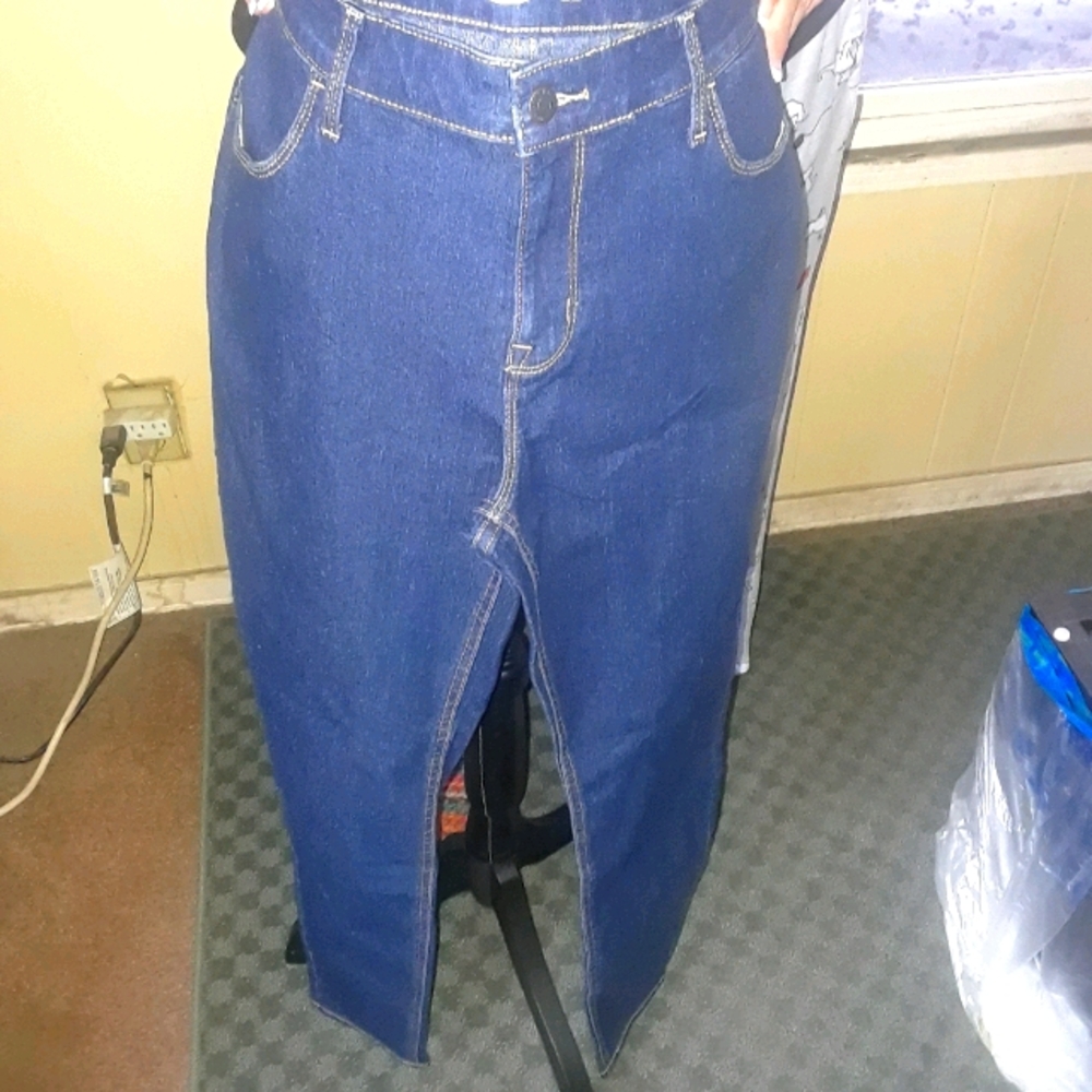 NWT 🌻Rustler Blue Jeans